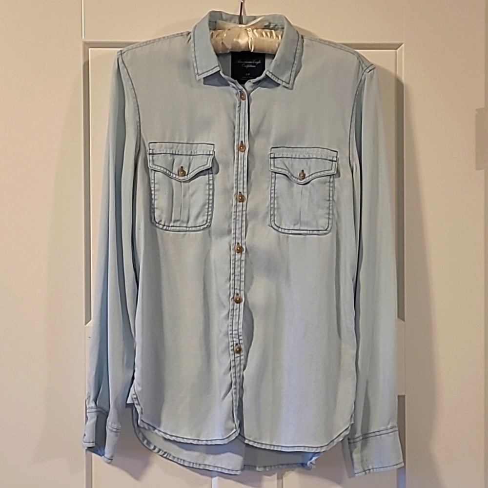 American Eagle Women's Chambray Shirt size Small
